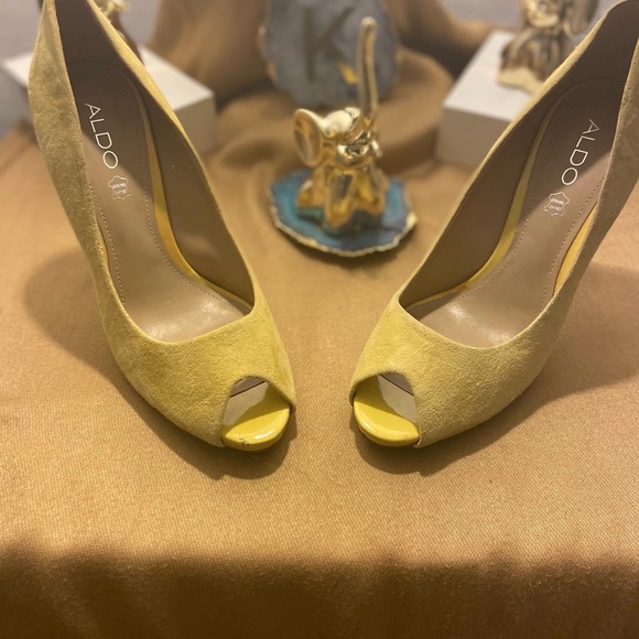 Beautiful Genuine Leather Yellow Pumps - Picture 7 of 7